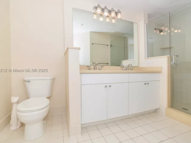 2-bedroom condo for sale in Sunny Isles Beach - 17150 N Bay Rd 2207 - MondialRealty