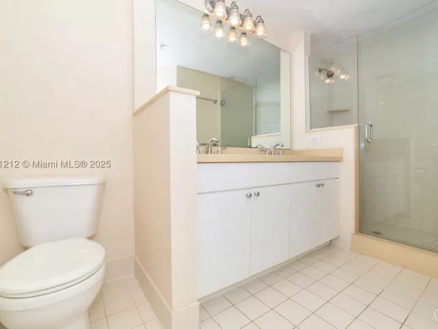 2-bedroom condo for sale in Sunny Isles Beach - 17150 N Bay Rd 2207 - MondialRealty