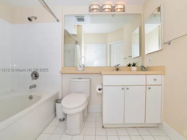 2-bedroom condo for sale in Sunny Isles Beach - 17150 N Bay Rd 2207 - MondialRealty