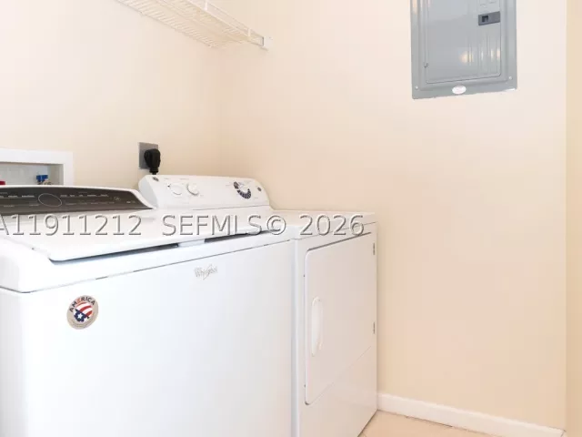 2-bedroom condo for sale in Sunny Isles Beach - 17150 N Bay Rd 2207 - MondialRealty