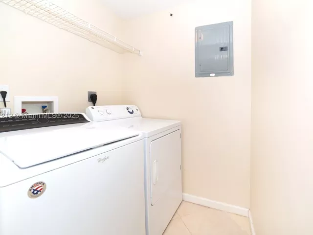 2-bedroom condo for sale in Sunny Isles Beach - 17150 N Bay Rd 2207 - MondialRealty