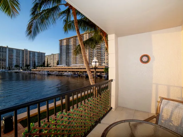 2-bedroom condo for sale in Sunny Isles Beach - 17150 N Bay Rd 2207 - MondialRealty