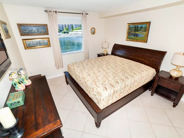 2-bedroom condo for sale in Sunny Isles Beach - 17150 N Bay Rd 2207 - MondialRealty