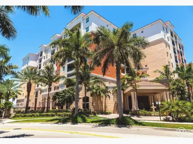 2-bedroom condo for sale in Sunny Isles Beach - 17150 N Bay Rd 2207 - MondialRealty