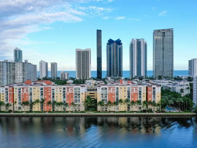 2-bedroom condo for sale in Sunny Isles Beach - 17150 N Bay Rd 2207 - MondialRealty