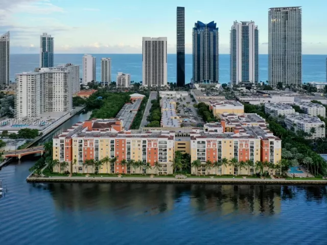2-bedroom condo for sale in Sunny Isles Beach - 17150 N Bay Rd 2207 - MondialRealty