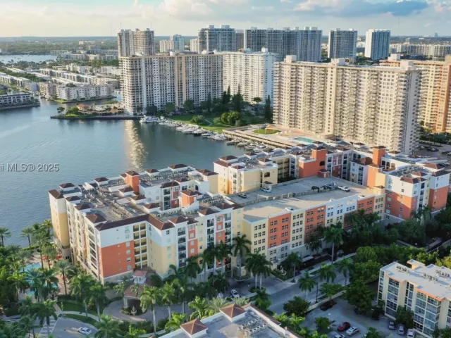 2-bedroom condo for sale in Sunny Isles Beach - 17150 N Bay Rd 2207 - MondialRealty