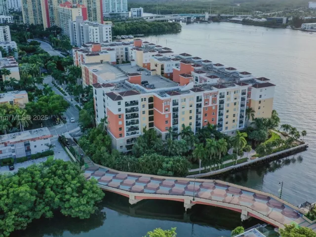 2-bedroom condo for sale in Sunny Isles Beach - 17150 N Bay Rd 2207 - MondialRealty