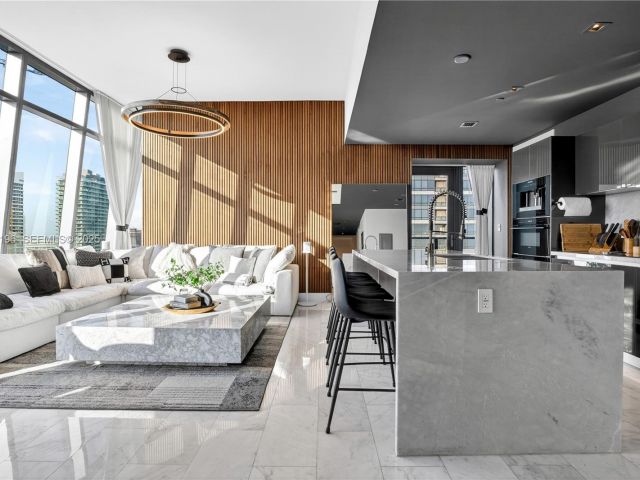 Apartment for sale  Unit #4304 - photo 6780785