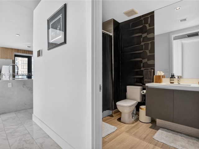 Apartment for sale  Unit #4304 - photo 6780788