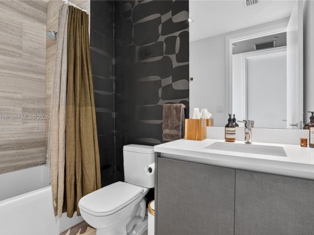 Apartment for sale  Unit #4304 - photo 6780789