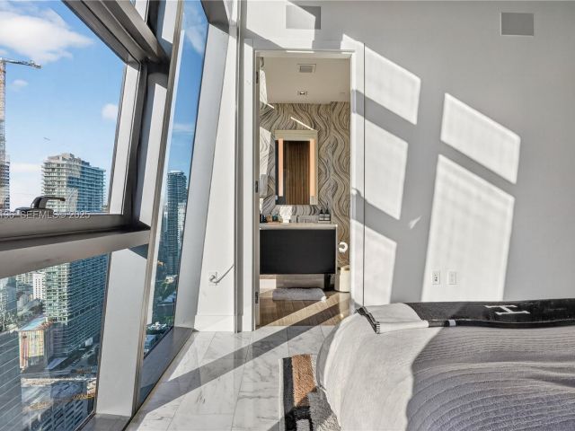 Apartment for sale  Unit #4304 - photo 6780794