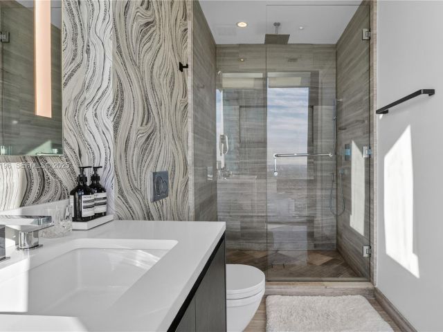 Apartment for sale  Unit #4304 - photo 6780795