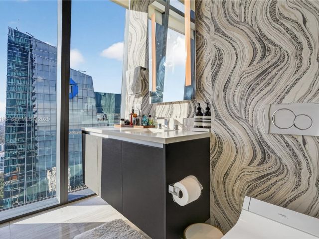 Apartment for sale  Unit #4304 - photo 6780796