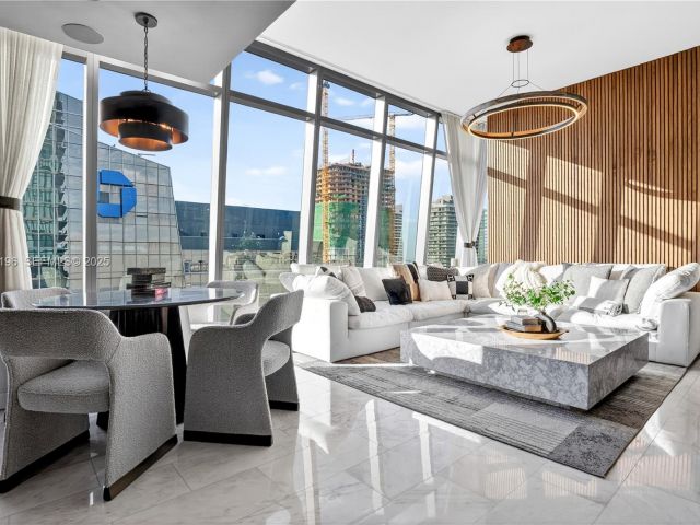 Apartment for sale  Unit #4304 - photo 6780804