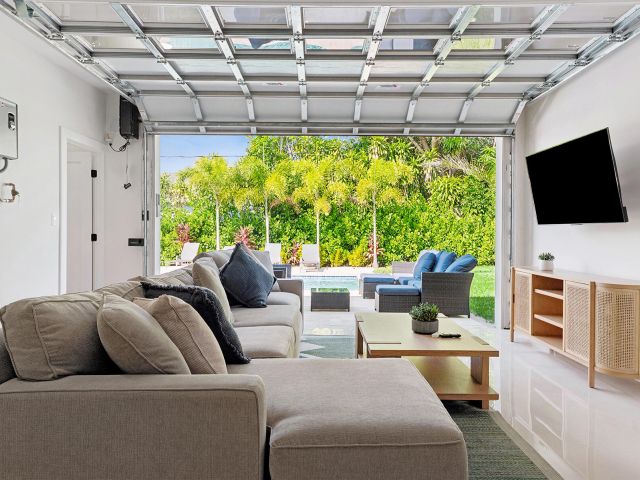 Home for rent at 125 NW 3rd Avenue - photo 6774819