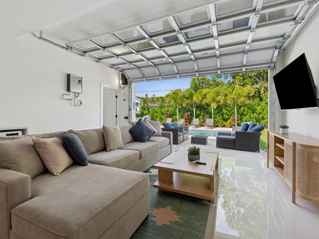 Home for rent at 125 NW 3rd Avenue - photo 6774820