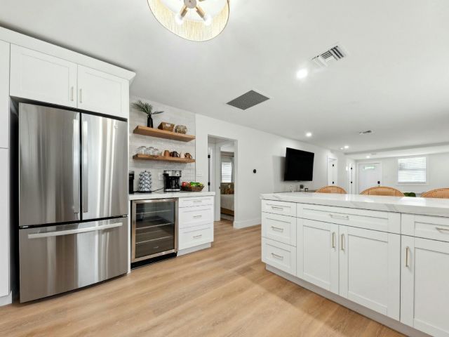 Home for rent at 125 NW 3rd Avenue - photo 6774830