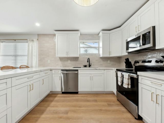 Home for rent at 125 NW 3rd Avenue - photo 6774831