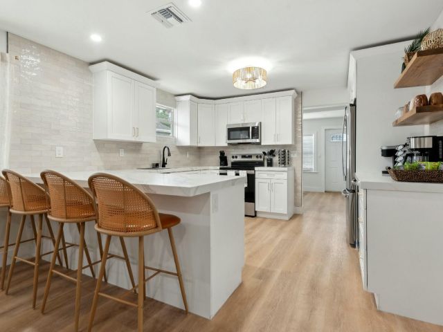 Home for rent at 125 NW 3rd Avenue - photo 6774832