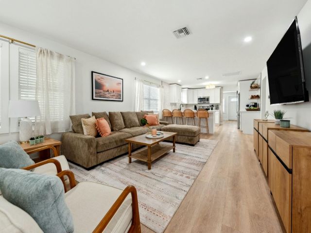 Home for rent at 125 NW 3rd Avenue - photo 6774834