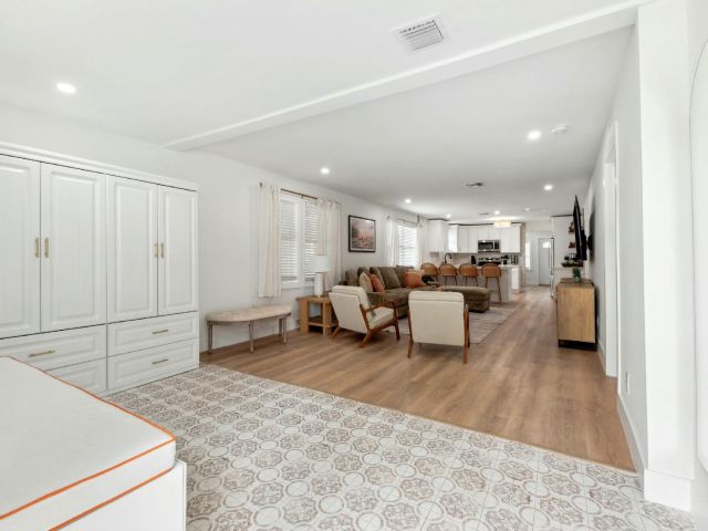 Home for rent at 125 NW 3rd Avenue - photo 6774835