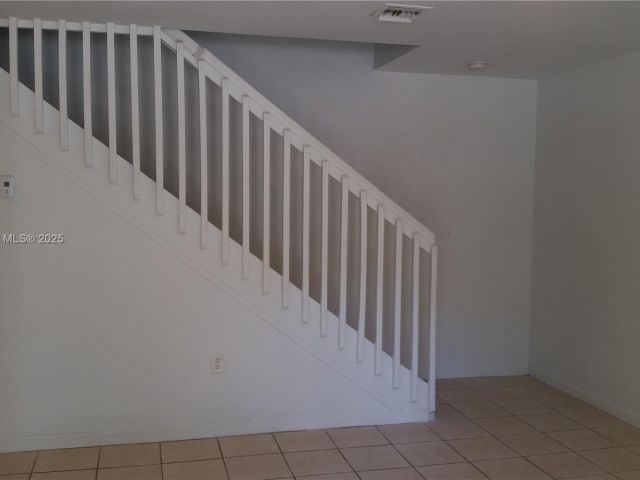 4-bedroom home for rent in Miami - 13950 NE 2nd Ave 1A - MondialRealty