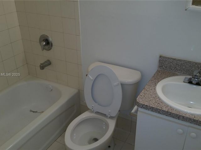 4-bedroom home for rent in Miami - 13950 NE 2nd Ave 1A - MondialRealty