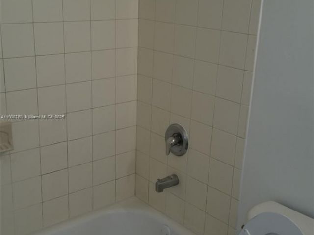 4-bedroom home for rent in Miami - 13950 NE 2nd Ave 1A - MondialRealty