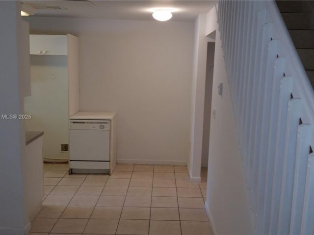 4-bedroom home for rent in Miami - 13950 NE 2nd Ave 1A - MondialRealty