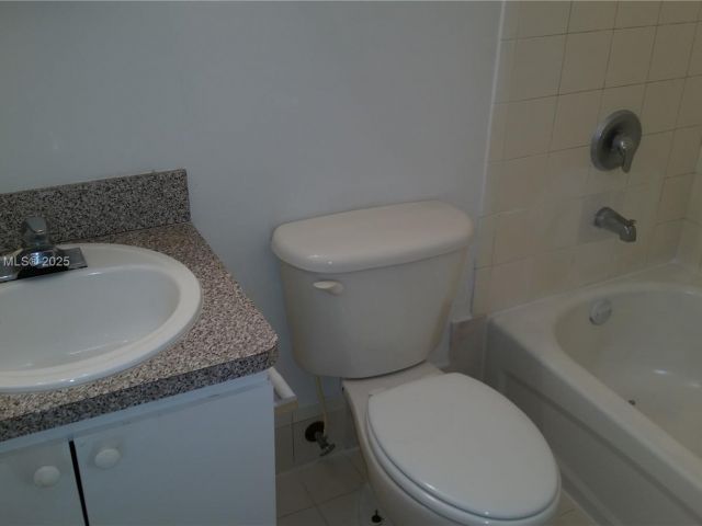 4-bedroom home for rent in Miami - 13950 NE 2nd Ave 1A - MondialRealty
