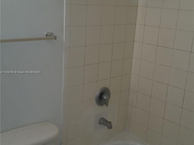 4-bedroom home for rent in Miami - 13950 NE 2nd Ave 1A - MondialRealty