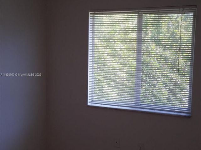 4-bedroom home for rent in Miami - 13950 NE 2nd Ave 1A - MondialRealty
