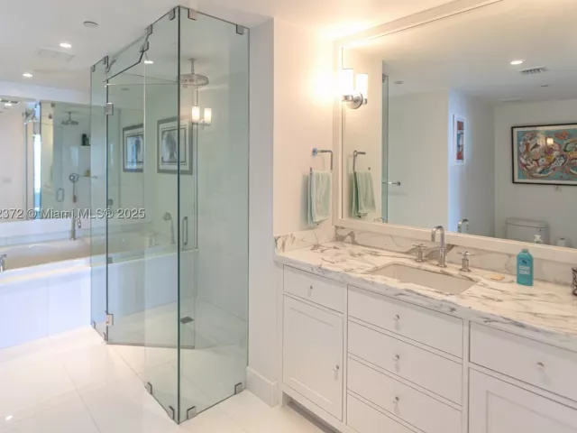 2-bedroom condo for rent in Miami Beach - 520 West Ave 1102 - MondialRealty