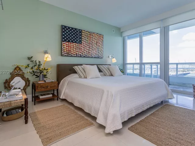 2-bedroom condo for rent in Miami Beach - 520 West Ave 1102 - MondialRealty