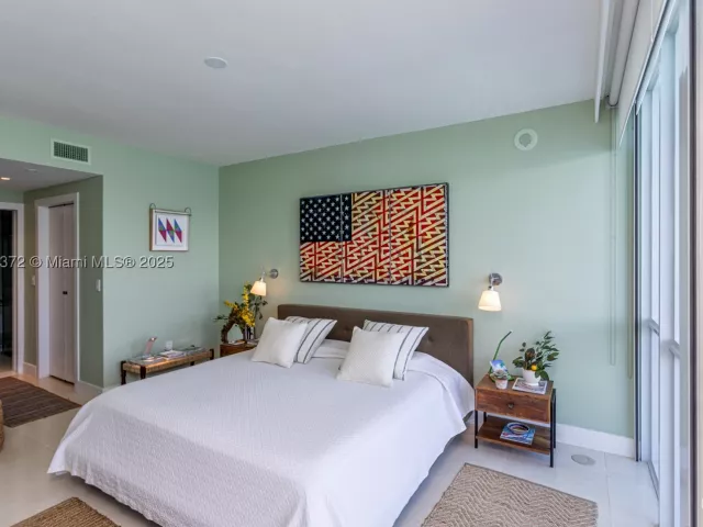 2-bedroom condo for rent in Miami Beach - 520 West Ave 1102 - MondialRealty