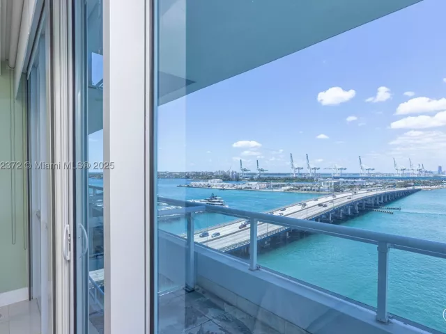2-bedroom condo for rent in Miami Beach - 520 West Ave 1102 - MondialRealty