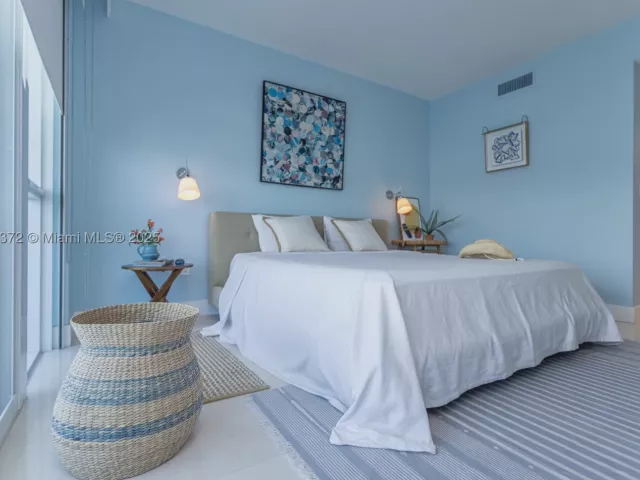 2-bedroom condo for rent in Miami Beach - 520 West Ave 1102 - MondialRealty