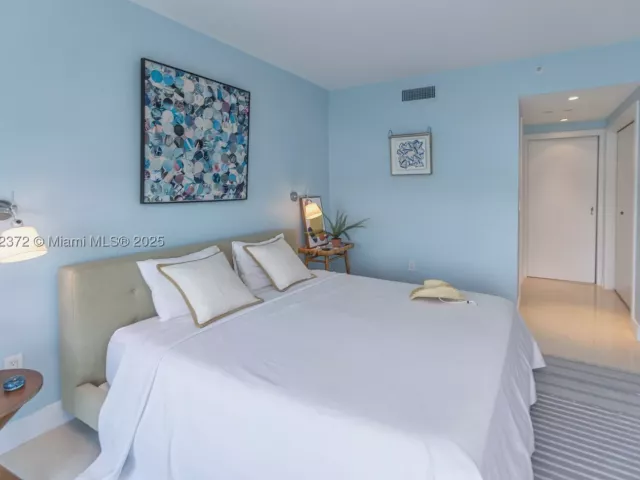 2-bedroom condo for rent in Miami Beach - 520 West Ave 1102 - MondialRealty