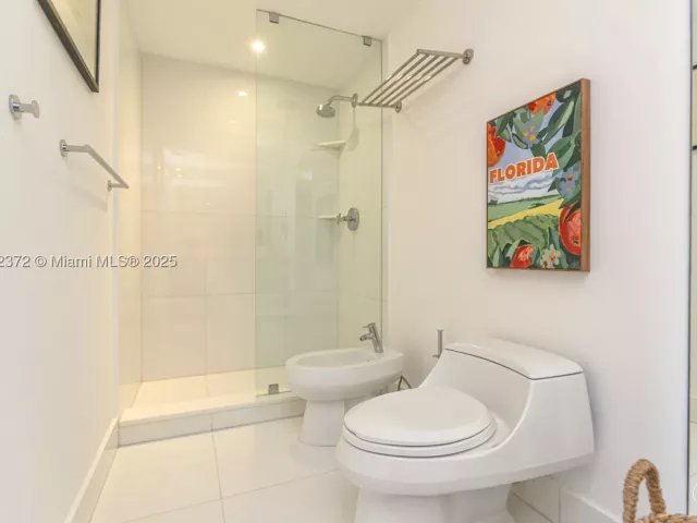 2-bedroom condo for rent in Miami Beach - 520 West Ave 1102 - MondialRealty