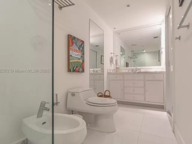 2-bedroom condo for rent in Miami Beach - 520 West Ave 1102 - MondialRealty