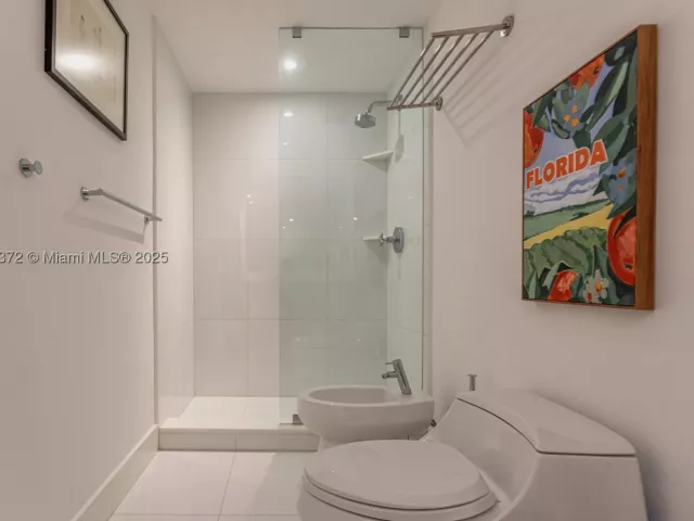 2-bedroom condo for rent in Miami Beach - 520 West Ave 1102 - MondialRealty