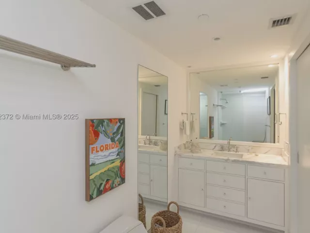 2-bedroom condo for rent in Miami Beach - 520 West Ave 1102 - MondialRealty