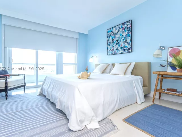 2-bedroom condo for rent in Miami Beach - 520 West Ave 1102 - MondialRealty