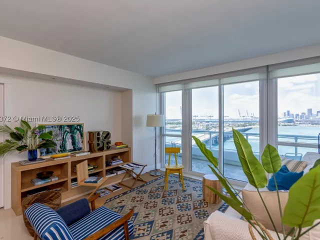 2-bedroom condo for rent in Miami Beach - 520 West Ave 1102 - MondialRealty