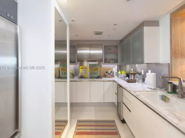 2-bedroom condo for rent in Miami Beach - 520 West Ave 1102 - MondialRealty