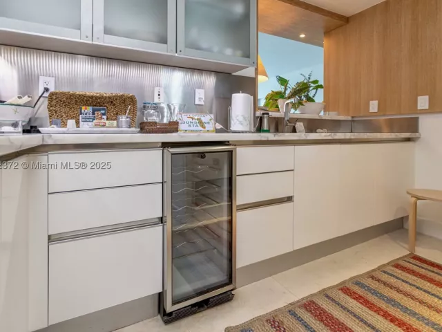 2-bedroom condo for rent in Miami Beach - 520 West Ave 1102 - MondialRealty