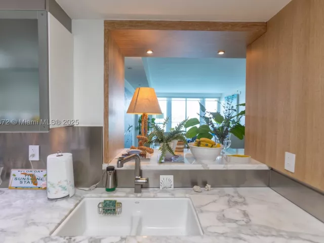 2-bedroom condo for rent in Miami Beach - 520 West Ave 1102 - MondialRealty