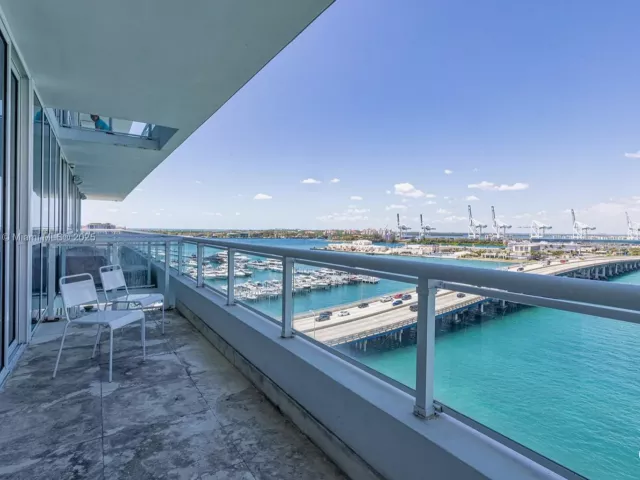 2-bedroom condo for sale in Miami Beach - 520 West Ave 1102 - MondialRealty