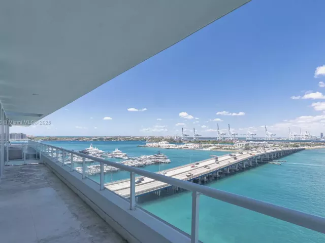 2-bedroom condo for sale in Miami Beach - 520 West Ave 1102 - MondialRealty